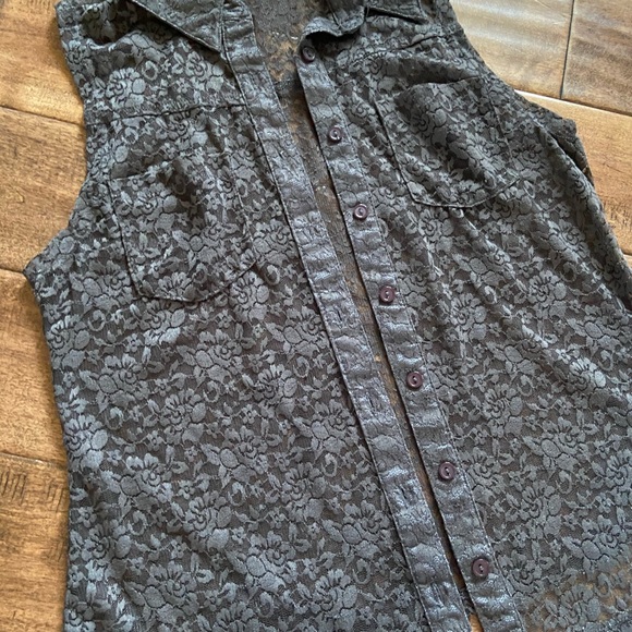 Adorable cover up - Picture 3 of 3